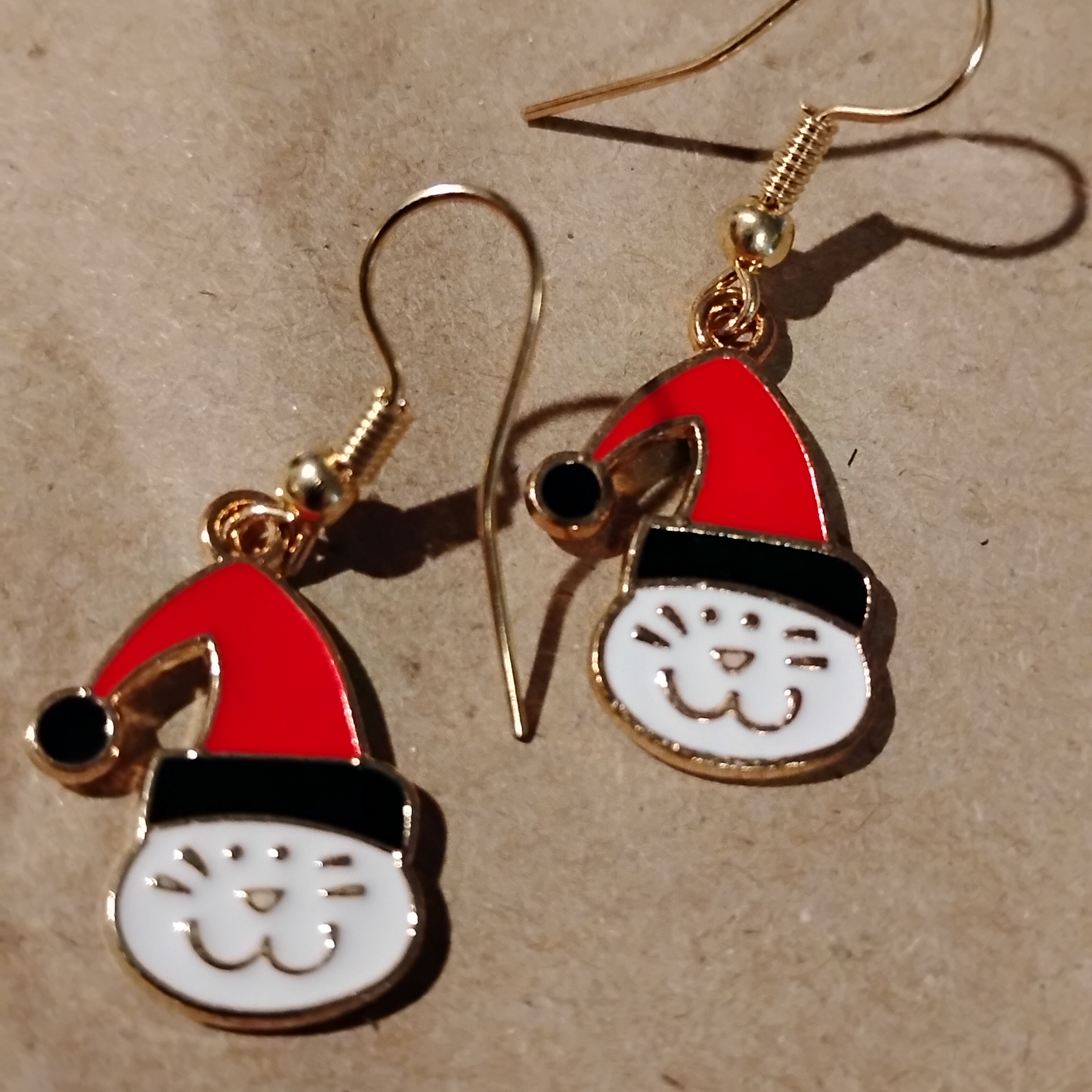 Festive Cat Earrings With Santa Hat Nwot Never Worn